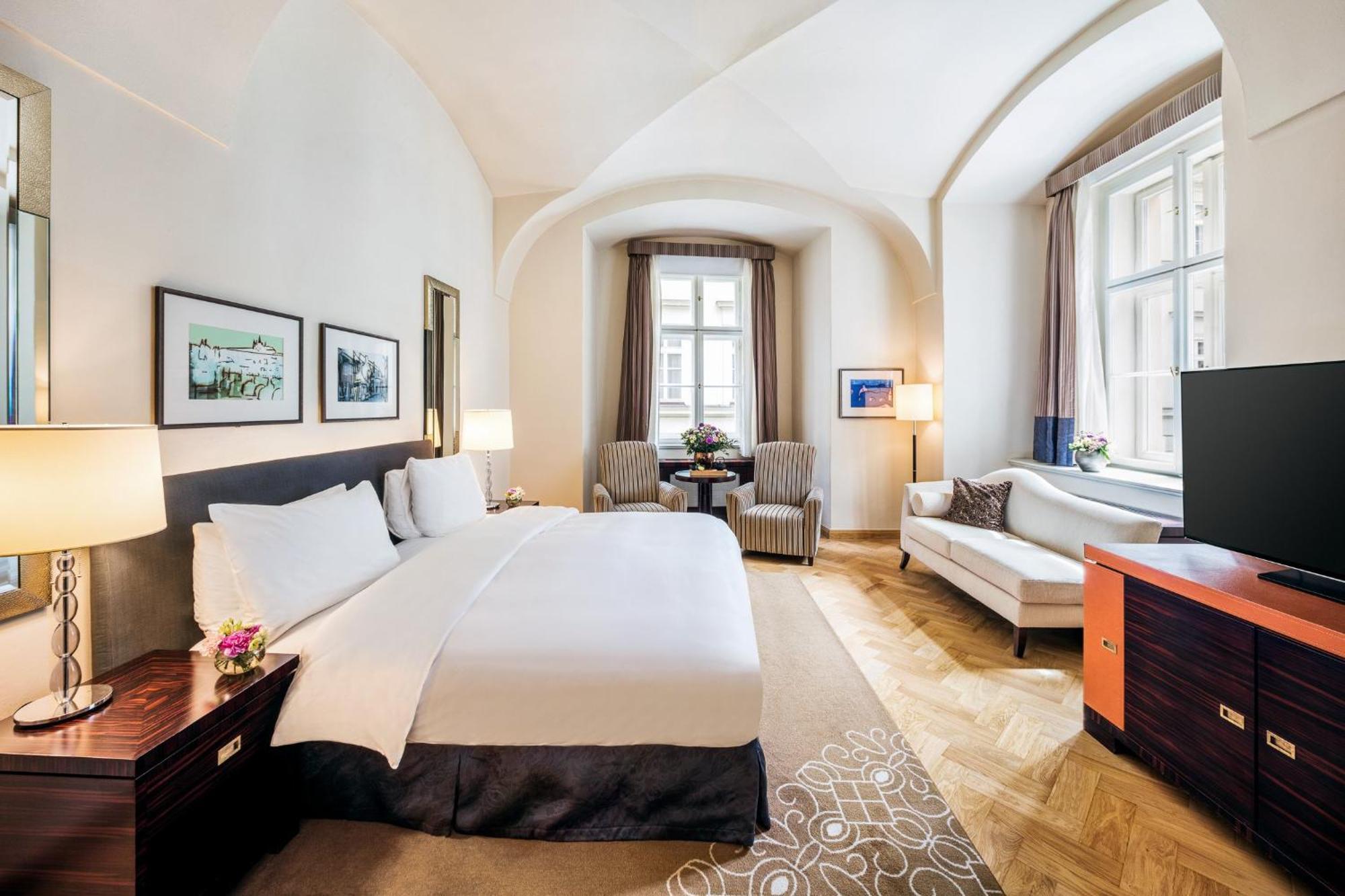 Junior King Suite,1628649054:JPEG
